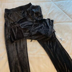 Brand: No boundaries Color: Black Condition: New